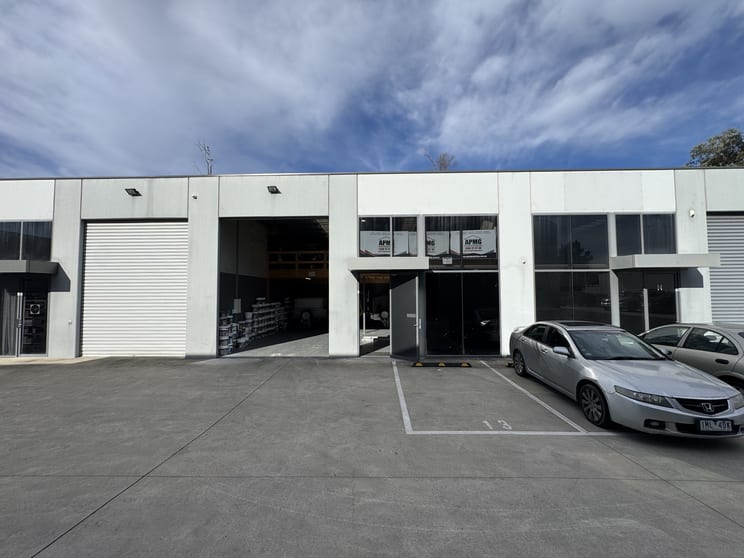 Click to view all images 13 Tesmar Circuit Chirnside Park VIC 3116 - Image 1