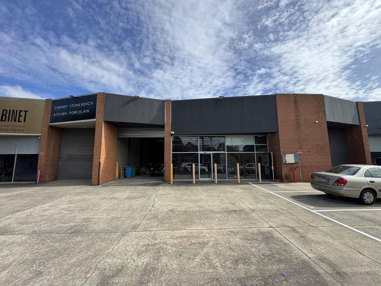 Click to view all images 2/10 Rushdale Street Knoxfield VIC 3180 - Image 3