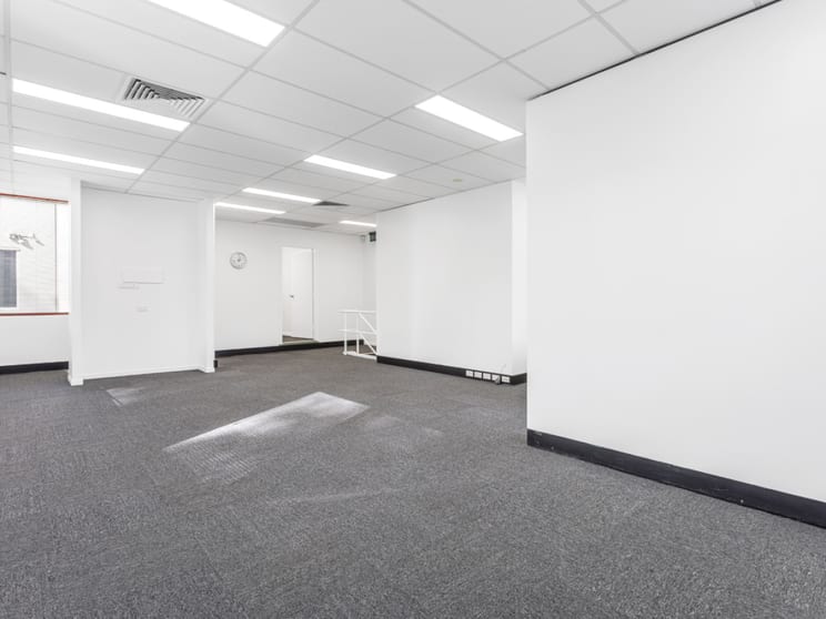 Click to view all images Part 23/7 Salisbury Road Castle Hill NSW 2154 - Image 2