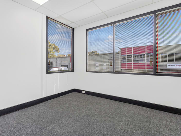 Click to view all images Part 23/7 Salisbury Road Castle Hill NSW 2154 - Image 3