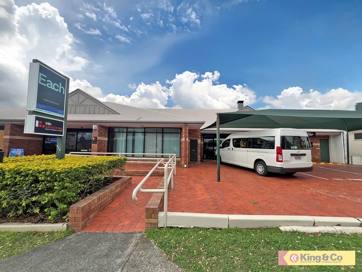 Click to view all images 2B & 2C/212 Bay Terrace Wynnum QLD 4178 - Image 1