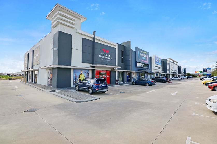 Click to view all images 2 Hensbrook Loop Forrestdale WA 6112 - Image 2