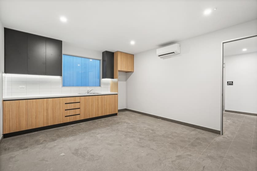 Click to view all images 63 Axis Boulevard Officer South VIC 3809 - Image 4