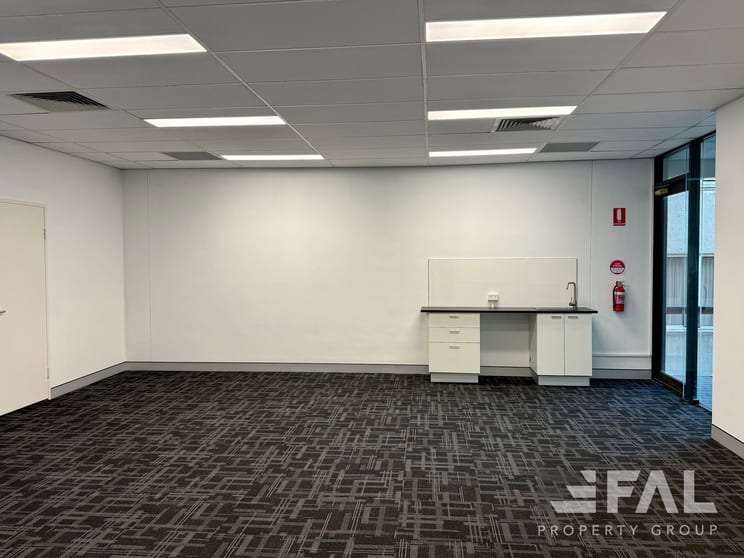 Click to view all images Suite/113 Wickham Terrace Spring Hill QLD 4000 - Image 4