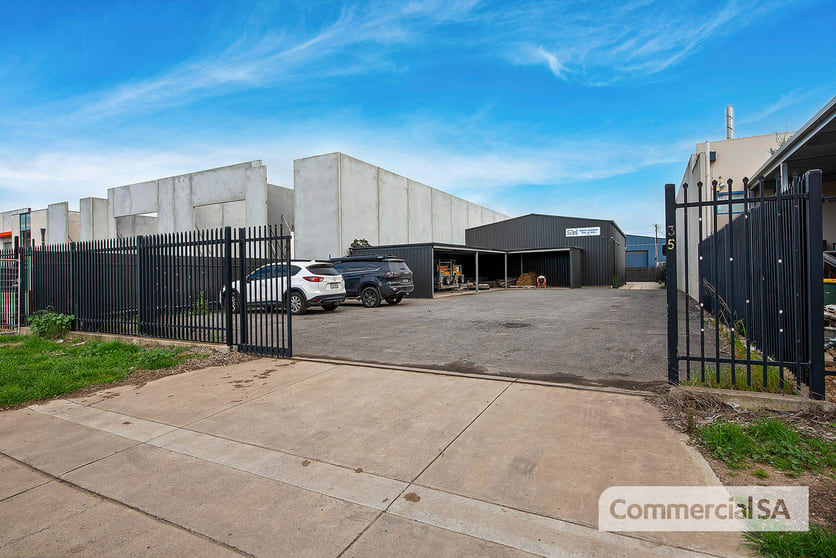 Click to view all images 35 Francis Road Wingfield SA 5013 - Image 1