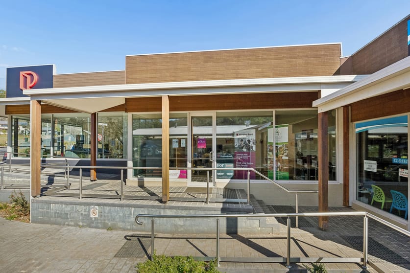 Click to view all images 2/20 Murchison Street Marysville VIC 3779 - Image 2