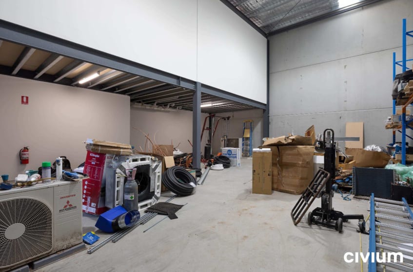 Click to view all images Unit 17/25 Val Reid Crescent Hume ACT 2620 - Image 2