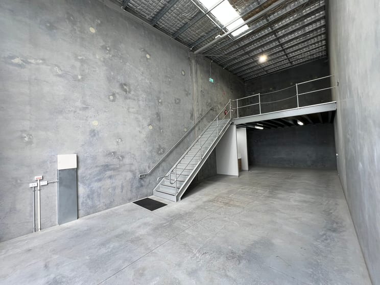 Click to view all images 2/8 Dixon Circuit Yarrabilba QLD 4207 - Image 3