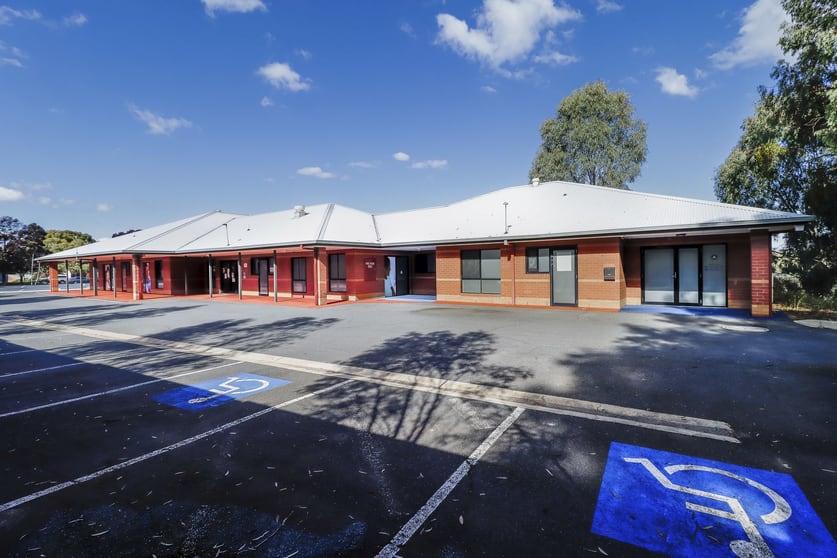Click to view all images 20 Yalandra Court West Albury NSW 2640 - Image 2