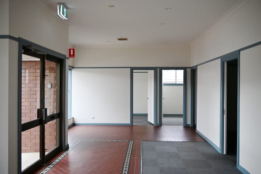 Click to view all images 593 Macauley Street Albury NSW 2640 - Image 2