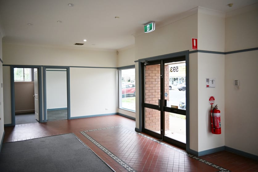 Click to view all images 593 Macauley Street Albury NSW 2640 - Image 3
