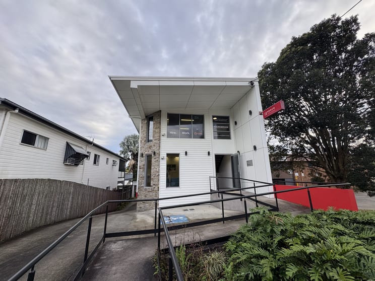 Click to view all images 1/122 Lytton Road Bulimba QLD 4171 - Image 1