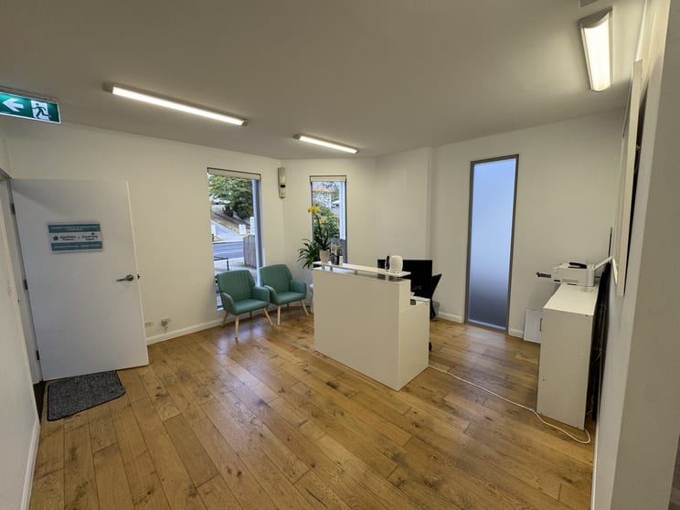 Click to view all images 1/122 Lytton Road Bulimba QLD 4171 - Image 3