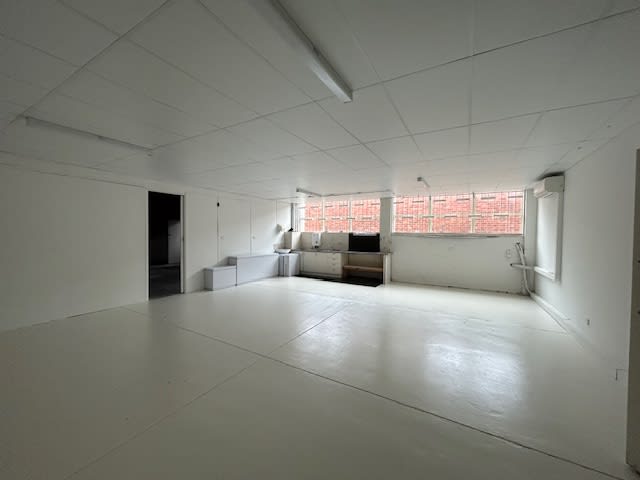 Click to view all images 4 Florence Street Burwood VIC 3125 - Image 3
