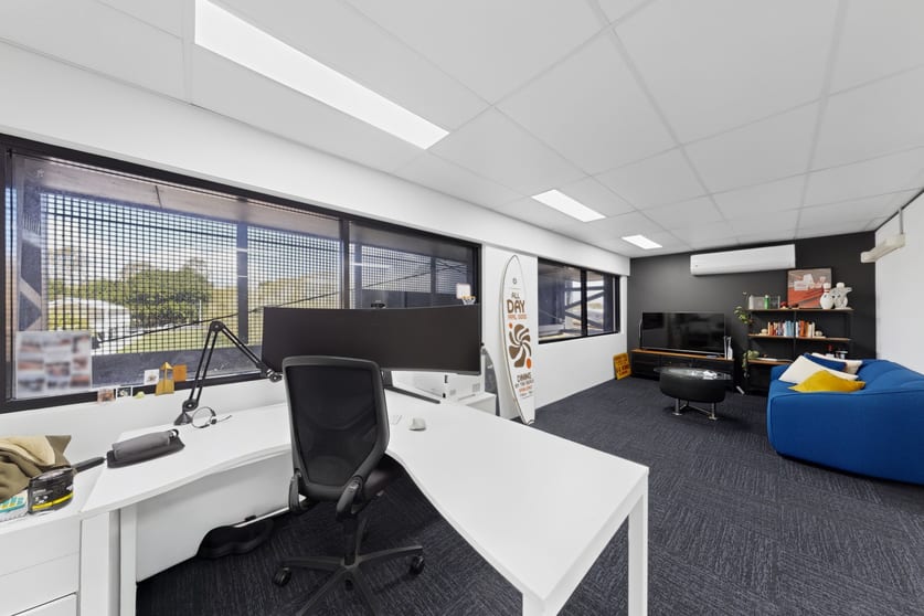 Click to view all images 1/44 Milsom Street Coorparoo QLD 4151 - Image 2