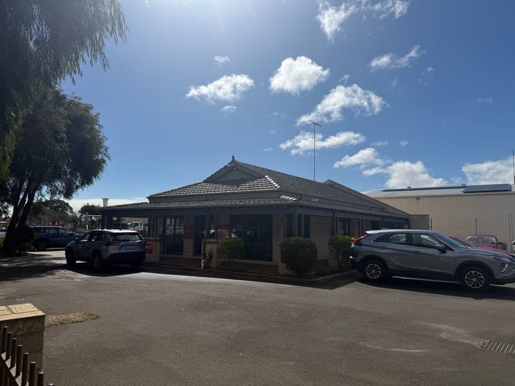 Click to view all images 75 Cook Street Busselton WA 6280 - Image 3