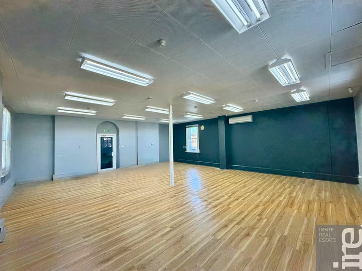 Click to view all images Upstairs/103 Murphy Street Wangaratta VIC 3677 - Image 2