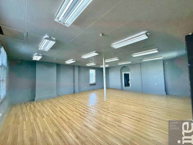 Click to view all images Upstairs/103 Murphy Street Wangaratta VIC 3677 - Image 3