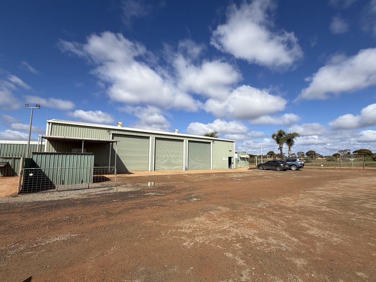 Click to view all images 51 Lady Loch Road Coolgardie WA 6429 - Image 2