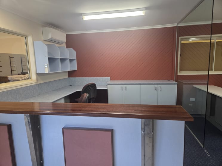 Click to view all images 4/6-8 Macquarie Drive Thomastown VIC 3074 - Image 2