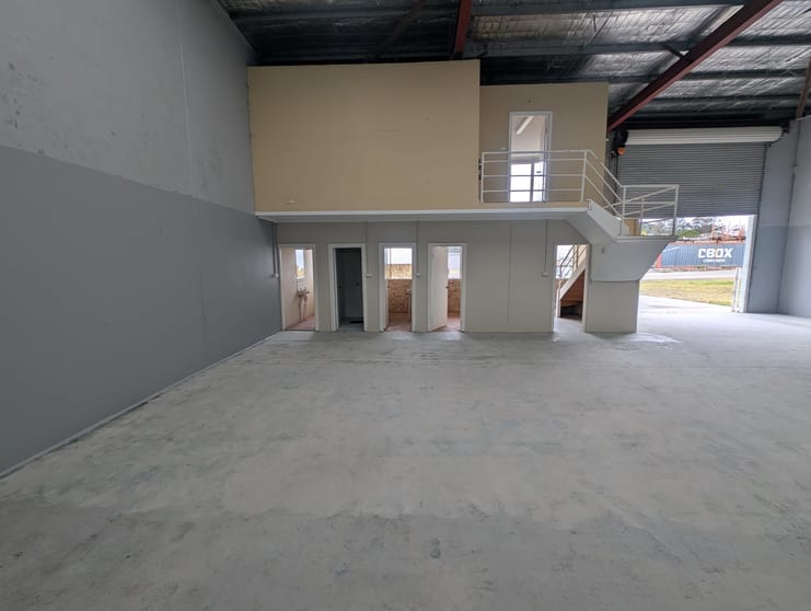 Click to view all images 2/14 Flinders Road South Nowra NSW 2541 - Image 3