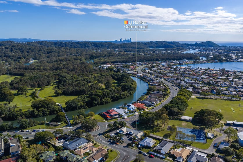 Click to view all images 4/2 Saffron Street Elanora QLD 4221 - Image 2