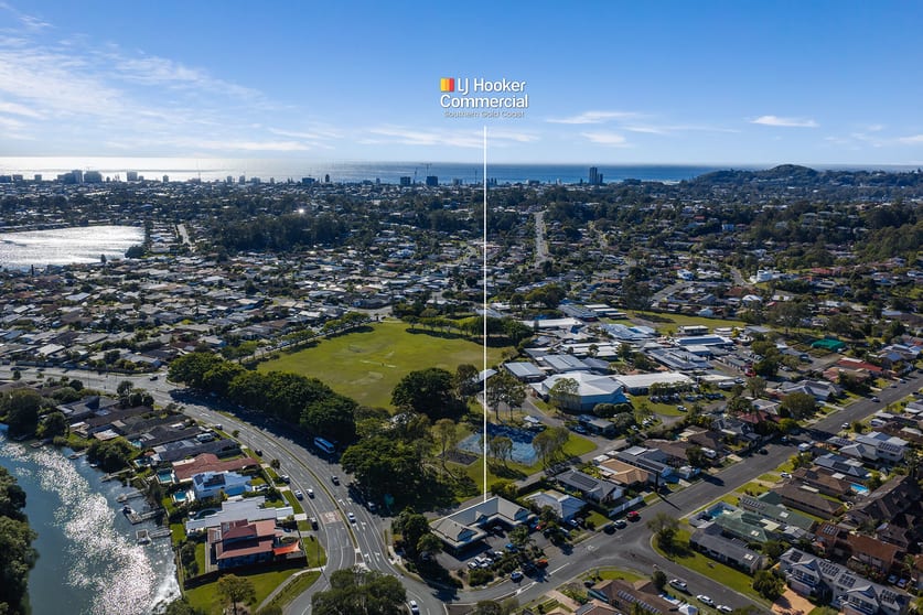 Click to view all images 4/2 Saffron Street Elanora QLD 4221 - Image 3