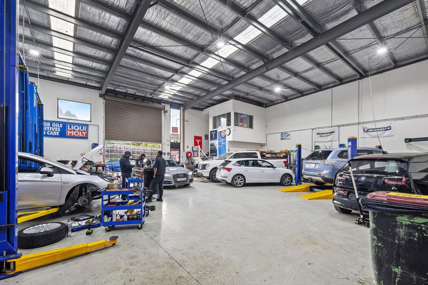 Click to view all images 2/37 Rooks Road Nunawading VIC 3131 - Image 3