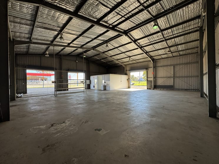 Click to view all images 2 Burraway Road Brocklehurst NSW 2830 - Image 2