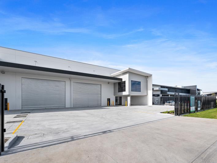 Click to view all images Unit 2/6 Craftsman Close Beresfield NSW 2322 - Image 1