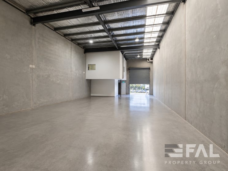 Click to view all images Unit 3/1 Gliderway St Bundamba QLD 4304 - Image 3