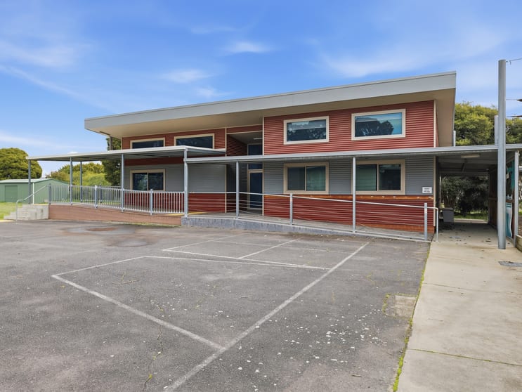 Click to view all images 21 Sydney Road Benalla VIC 3672 - Image 1