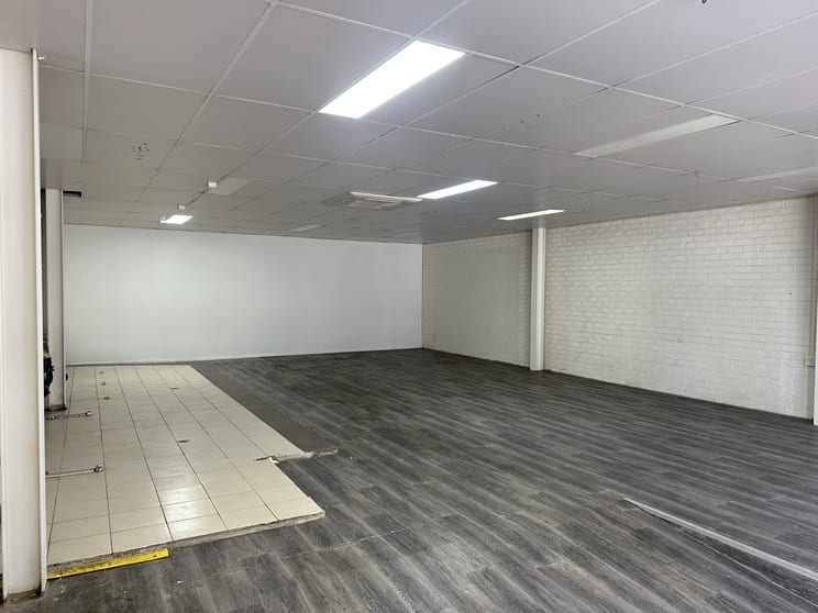 Click to view all images 5B(a) Young Street Southport QLD 4215 - Image 2