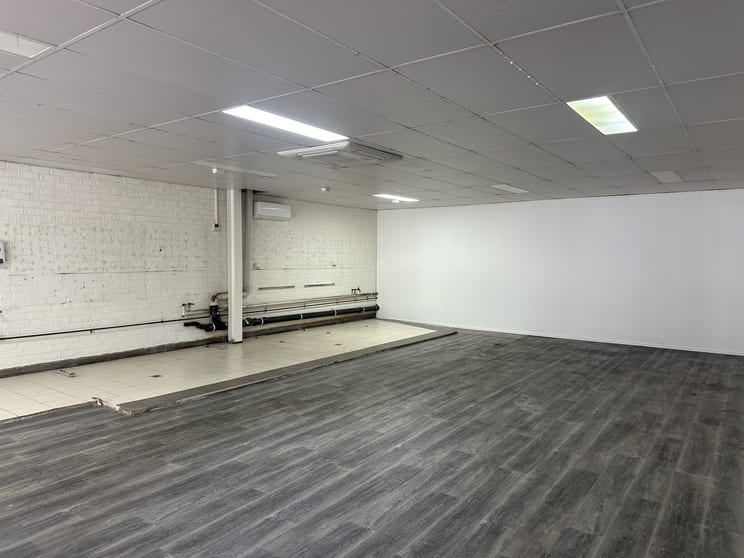 Click to view all images 5B(a) Young Street Southport QLD 4215 - Image 3