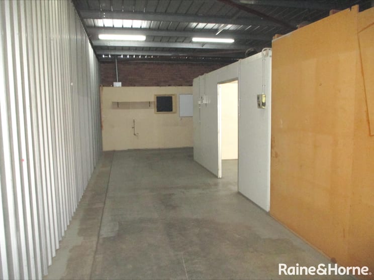 Click to view all images 1/25 Griffin Avenue North Tamworth NSW 2340 - Image 2