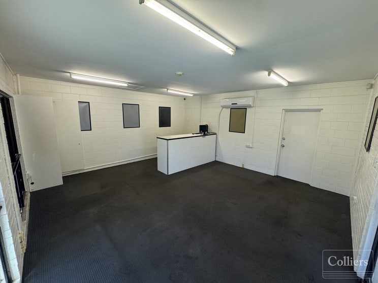 Click to view all images 36 Macrossan Street South Townsville QLD 4810 - Image 2
