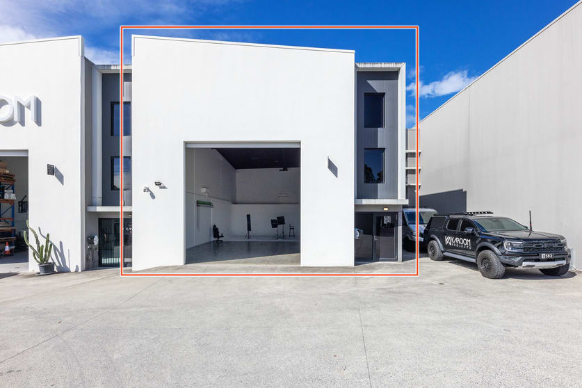 Click to view all images 10/48 Hutchinson Street Burleigh Heads QLD 4220 - Image 2