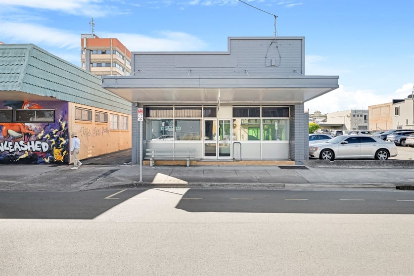 Click to view all images 49 Woongarra Street Bundaberg Central QLD 4670 - Image 1
