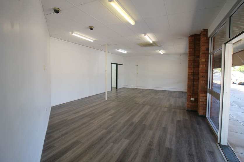 Click to view all images 5/10 Hospital Road Emerald QLD 4720 - Image 2