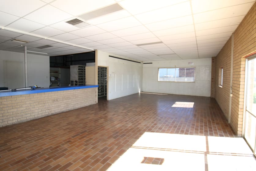 Click to view all images 5-7 Hicks Street Emerald QLD 4720 - Image 2