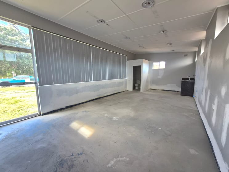 Click to view all images 322 Pacific Highway Belmont North NSW 2280 - Image 3