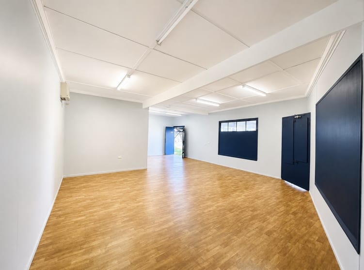 Click to view all images 196 Prince Edward Parade Scarborough QLD 4020 - Image 1