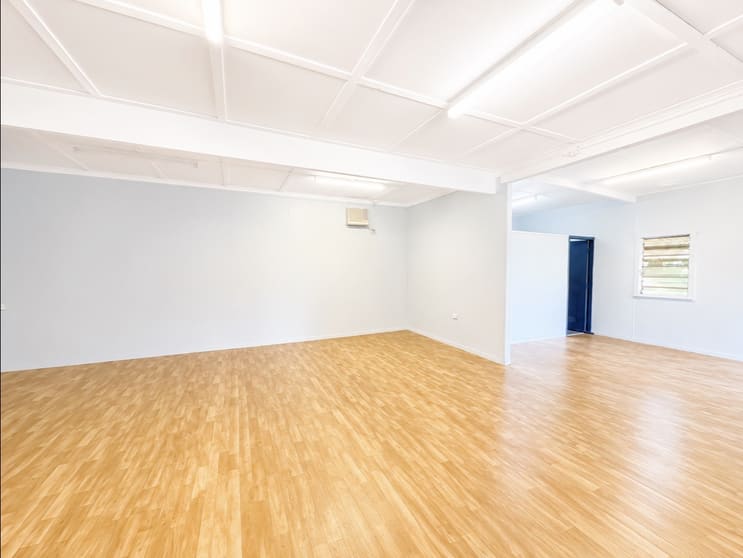 Click to view all images 196 Prince Edward Parade Scarborough QLD 4020 - Image 2