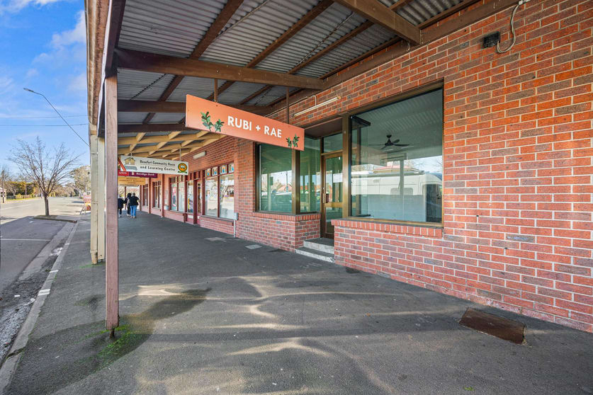 Click to view all images 70A Neill Street Beaufort VIC 3373 - Image 2