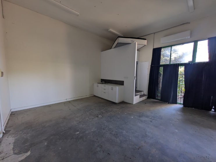 Click to view all images 5 Daintree Place West Gosford NSW 2250 - Image 2
