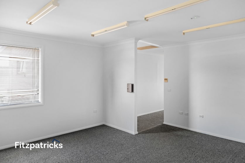 Click to view all images 1/64 Hammond Avenue Wagga Wagga NSW 2650 - Image 3