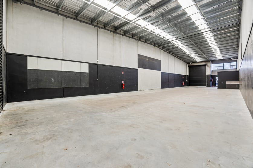 Click to view all images 2/10 Suffolk Street Rosebud VIC 3939 - Image 2