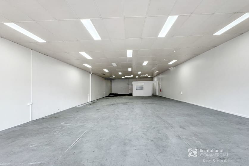 Click to view all images 1/77 Macleod Street Bairnsdale VIC 3875 - Image 2