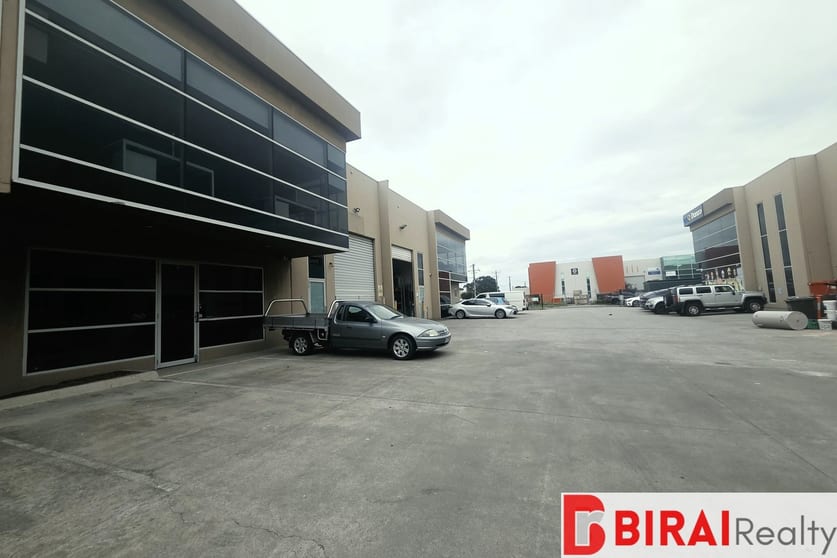 Click to view all images 2/17-21 Strzelecki Avenue Sunshine West VIC 3020 - Image 1