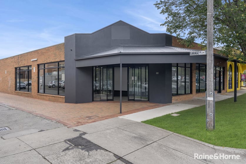 Click to view all images 22 Oshanassy St Sunbury VIC 3429 - Image 2
